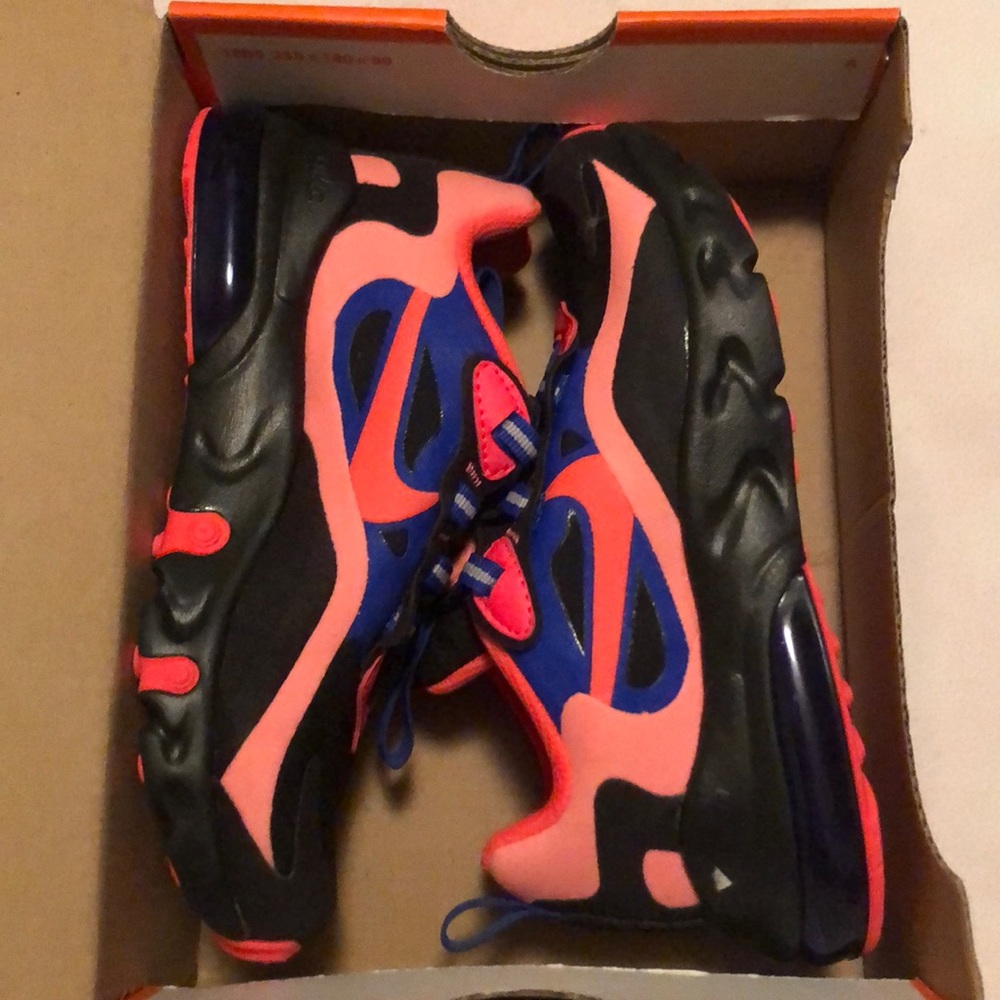 Girl Nike Airmax 270